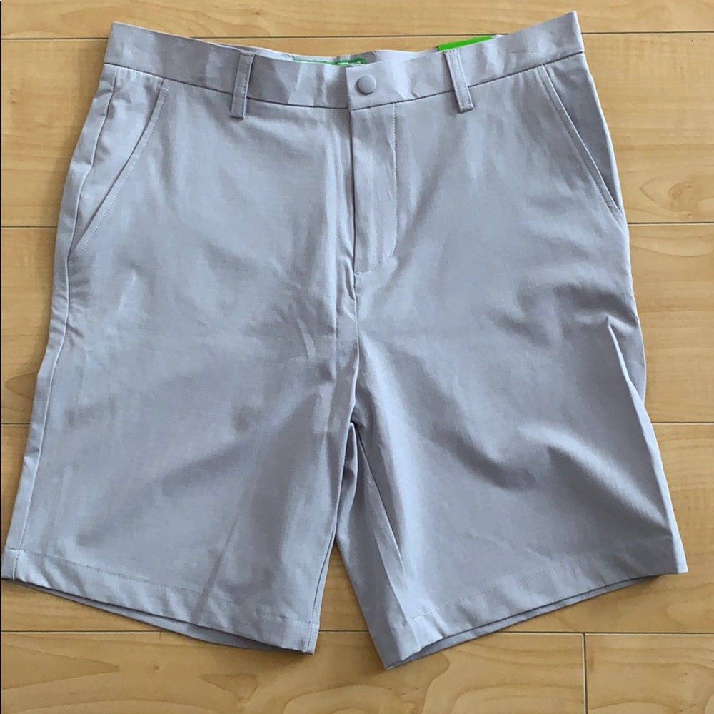 Gray crown and ivy golf shorts